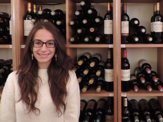 Il vino marchigiano "invade" Bordeaux grazie alla 23enne di Senigallia Alessia Greganti, stagista al "Museo storico del vino" in Francia