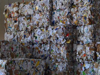 Carta da riciclare, riciclaggio rifiuti