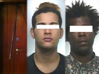 Gli arrestati dai Carabinieri di Montemarciano e l'asta usata per entrare nell'abitazione