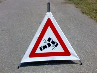cartello di incidente stradale