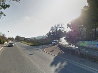 L'incrocio a Senigallia tra Strada delle Saline (sx) e Strada del Cavallo (dx)