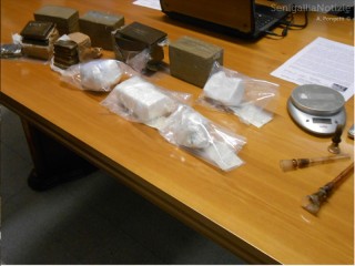 Primo piano della droga sequestrata dai Carabinieri