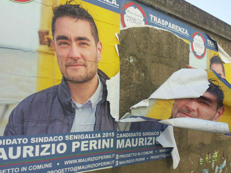 Manifesto Maurizio Perini strappato