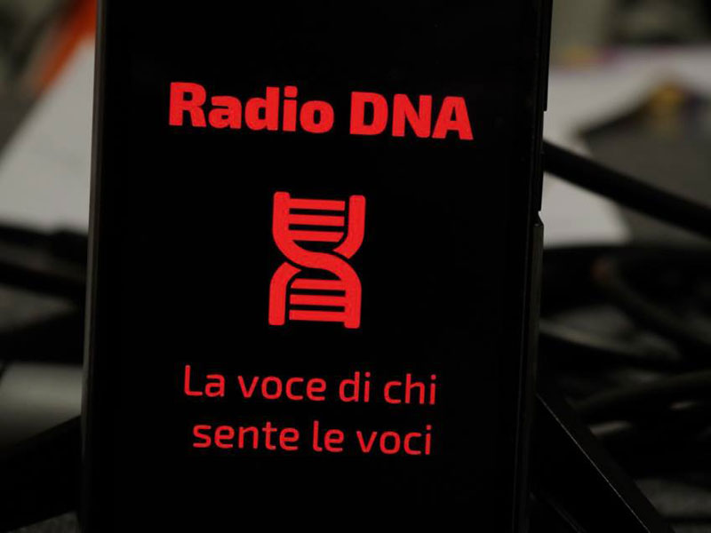 Radio DNA , la voce di chi sente le voci