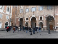 Manifestazione in piazza Roma a Senigallia contro il ddl sull'omofobia