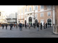 Manifestazione in piazza Roma a Senigallia contro il ddl sull'omofobia