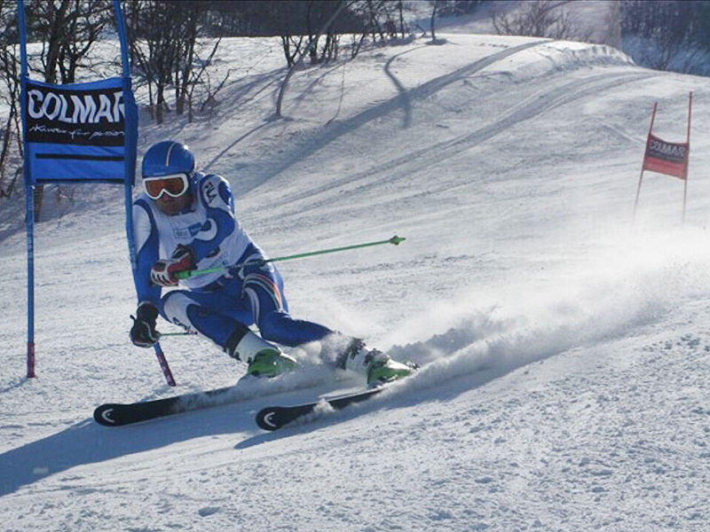 l'atleta Massimo Della Rocca dello Sci Club Senigallia 'G.Panei' ai campionati regionali di sci del Comitato regionale umbro-marchigiano FISI