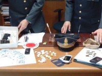 Eroina, denaro e cellulari sequestrati dalla GDF a Porto Recanati