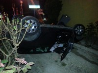 L'auto cappottata a Senigallia dopo l'incidente in via Sanzio