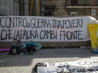 La protesta in Piazza Saffi durante il comizio della Lega Nord