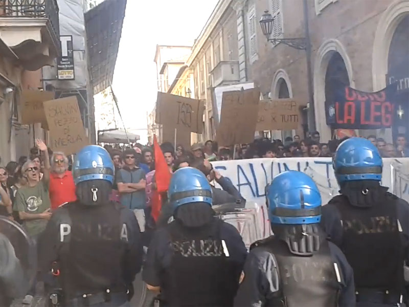 Contestazioni a Senigallia per l'arrivo di Matteo Salvini