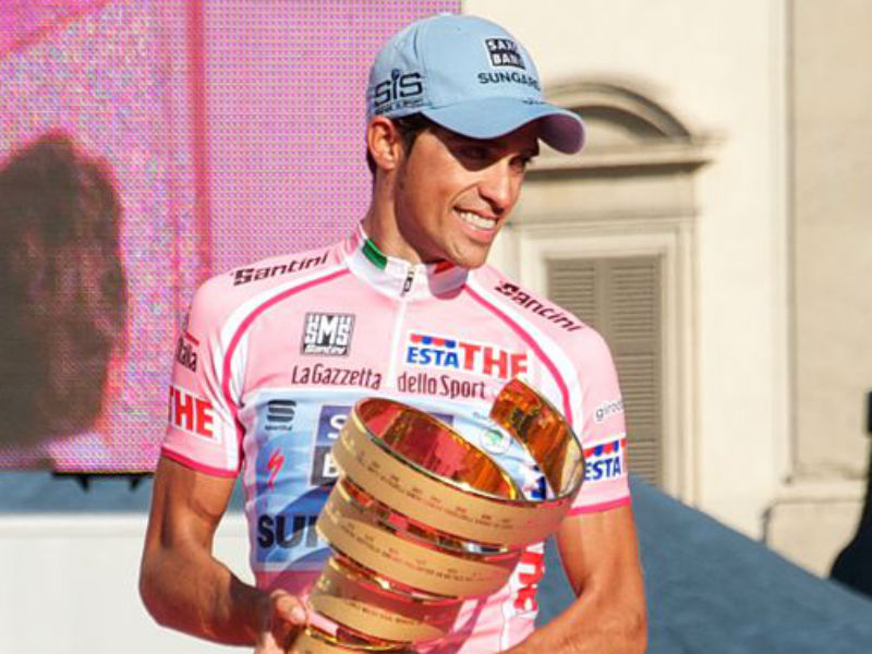 Alberto Contador in maglia rosa