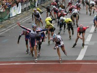 Massimiliano Presti, CT nazionale di pattinaggio sul traguardo di una gara a Berlino