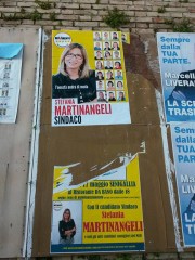 Manifesto elettorale del Movimento 5 Stelle strappato a Senigallia