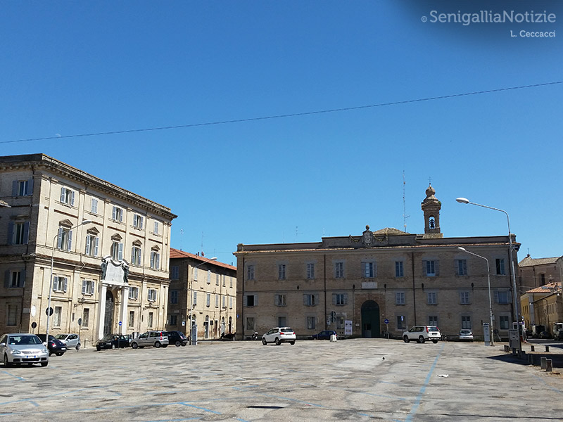 Piazza Garibaldi, la scuola Fagnani e l'ex-Collegio Pio IX