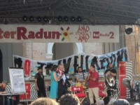 Lo striscione contro le trivellazioni nell'Adriatico esposto in Piazza Roma durante il CaterRaduno 2015