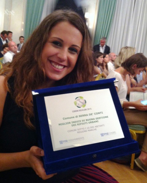 Nella foto: l'Assessore Elena Brugiaferri con la targa in occasione della premiazione romana