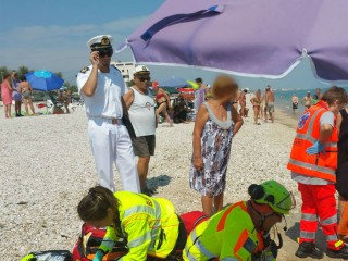 Soccorsi a uomo vittima di malore in mare