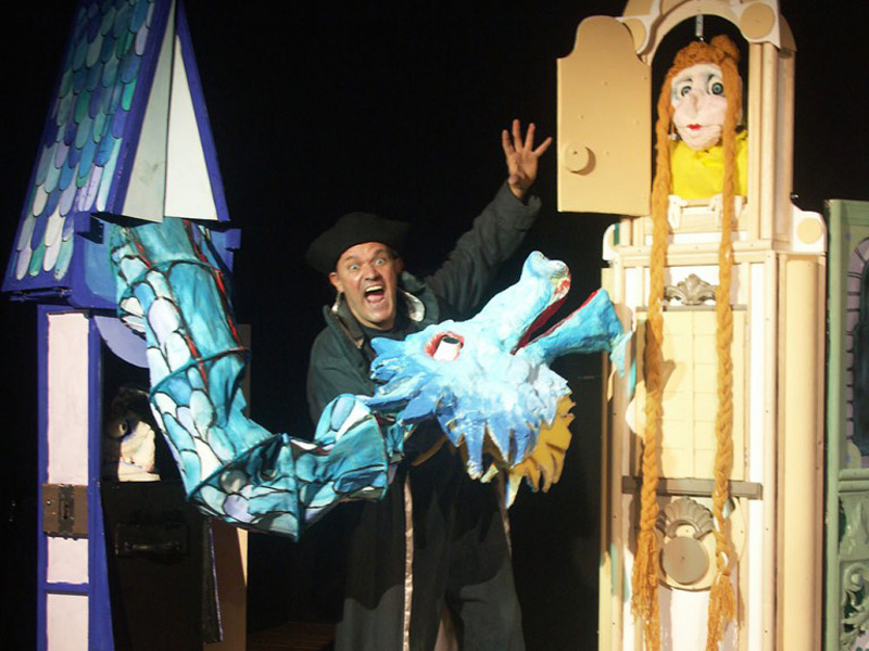 "Raperonzola" al Foro Annonario di Senigallia con la compagnia Teatrino dell'Erba Matta