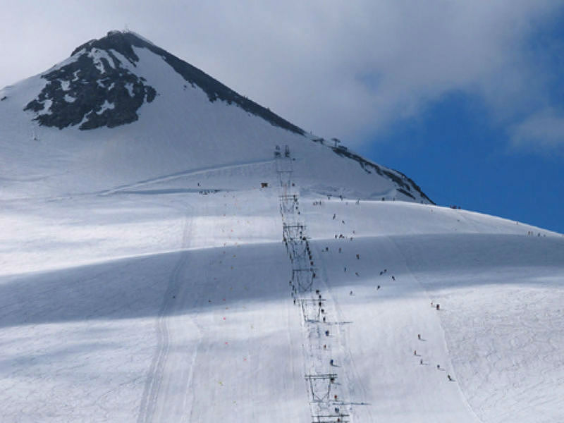 Il passo dello Stelvio attrezzato con impianti per tutti gli appassionati di sci e snowboard
