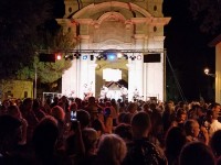 Via Carducci invasa da publbico e ballerini per il Summer Jamboree