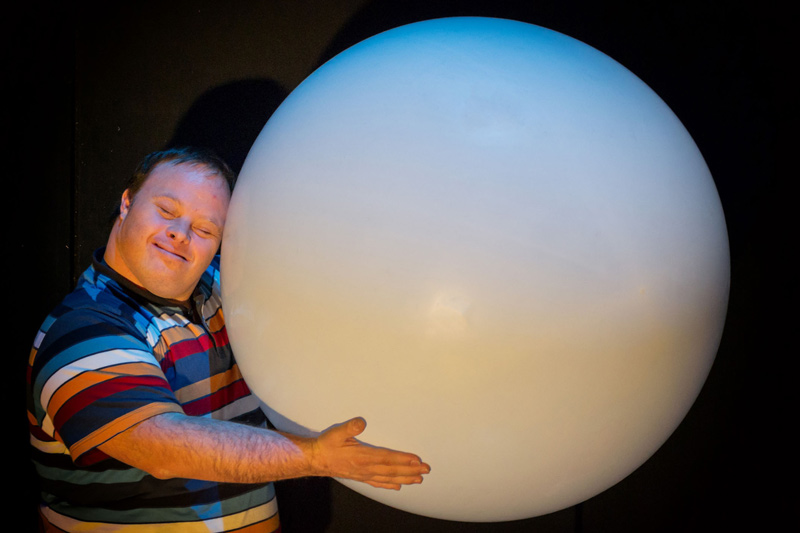 Un momento dello spettacolo "Voglio la Luna" del Teatro Pirata. Foto di Silvia Romitelli