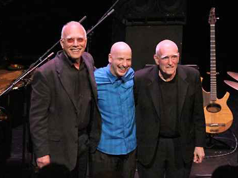 Il trio di Steve Kuhn: Steve Kuhn al piano, Steve Swallow al basso elettrico e Joey Baron alla batteria