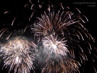 Lo spettacolo dei fuochi d'artificio continua a riscuotere successo a Senigallia