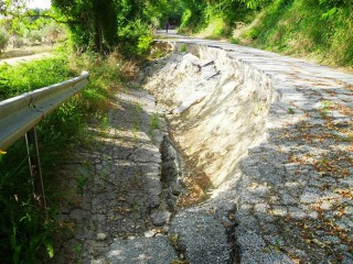 Strade danneggiate e chiuse al traffico a Trecastelli