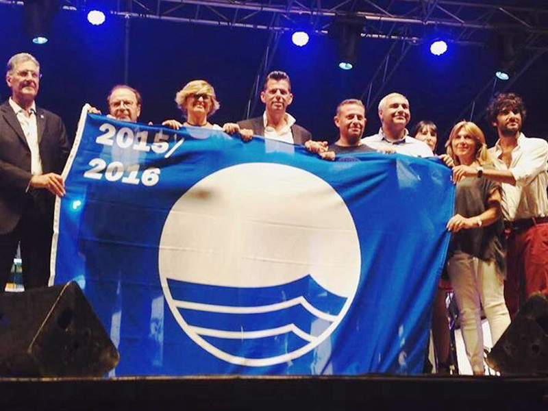 Consegnata sul palco del Summer Jamboree la Bandiera Blu a Senigallia