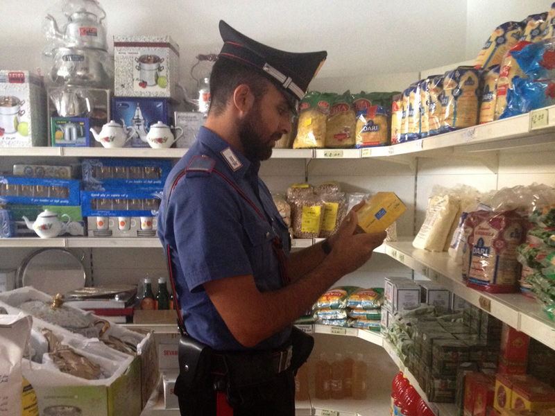 i Carabinieri del Nucleo Antisofisticazione e Sanità di Ancona hanno proceduto al controllo di un minimarket con annessa macellaria