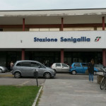 Le auto parcheggiate la stazione ferroviaria di Senigallia