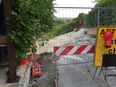 I lavori per il ripristino di via Circonvallazione, a Castelleone di Suasa, dopo la frana del 2011