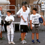 Gli schermidori di Senigallia in piazza Roma con Valentina Vezzali per il fencing mob 2015