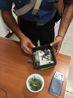 Droga e materiali per il confezionamento sono stati rinvenuti e sequestrati dai Carabinieri di Senigallia