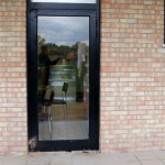 Break bar: porta sfondata