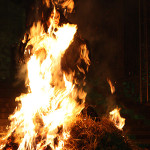 Il rogo della strega a Corinaldo, nella notte di Halloween