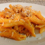penne rigate con crema di peperoni e salsiccia