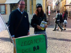Banchetto informativo e raccolta firme a Senigallia della Lega Nord