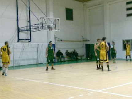 Il match di basket tra Roosters Senigallia e Stamura Ancona