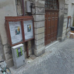 La sede del PD di Senigallia in piazza Simoncelli, angolo via Gherardi: le quattro bacheche