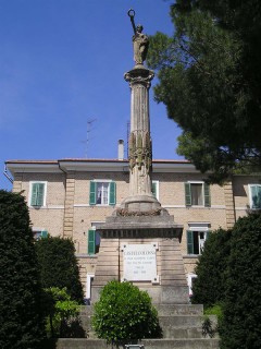Castel Colonna, monumento ai caduti