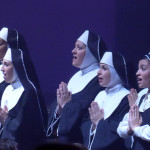 una scena di 'Sister Act - Il Musical' sul palco del teatro La Fenice di Senigallia