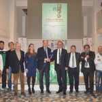 Valentina Vezzali assieme al direttivo del club scherma Senigallia e alle autorità locali