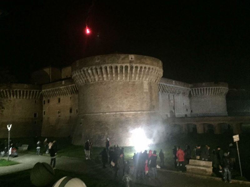 Nonostante il divieto, alcuni petardi e fuochi d'artificio sono stati "sparati" durante il capodanno alla Rocca roveresca di Senigallia