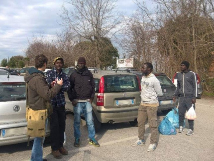 Migranti e parcheggiatori all'ospedale di Senigallia