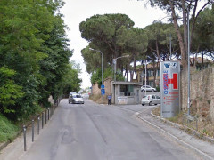 La strada del Camposanto Vecchio a Senigallia e l'ingresso all'area dell'ospedale