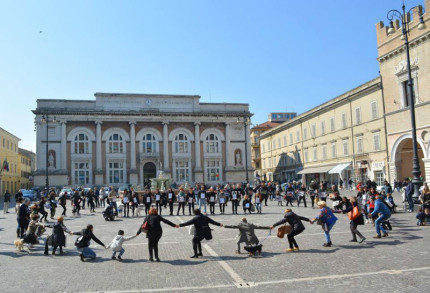 Manifestazione pro-Cras a Pesaro