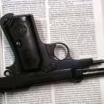 La pistola sequestrata dai Carabinieri a Marina di Montemarciano