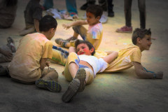 La Festa dei folli: alcuni "reduci" dalla Crazy color run. La foto vincitrice del 2015 è di Mauro Grilli